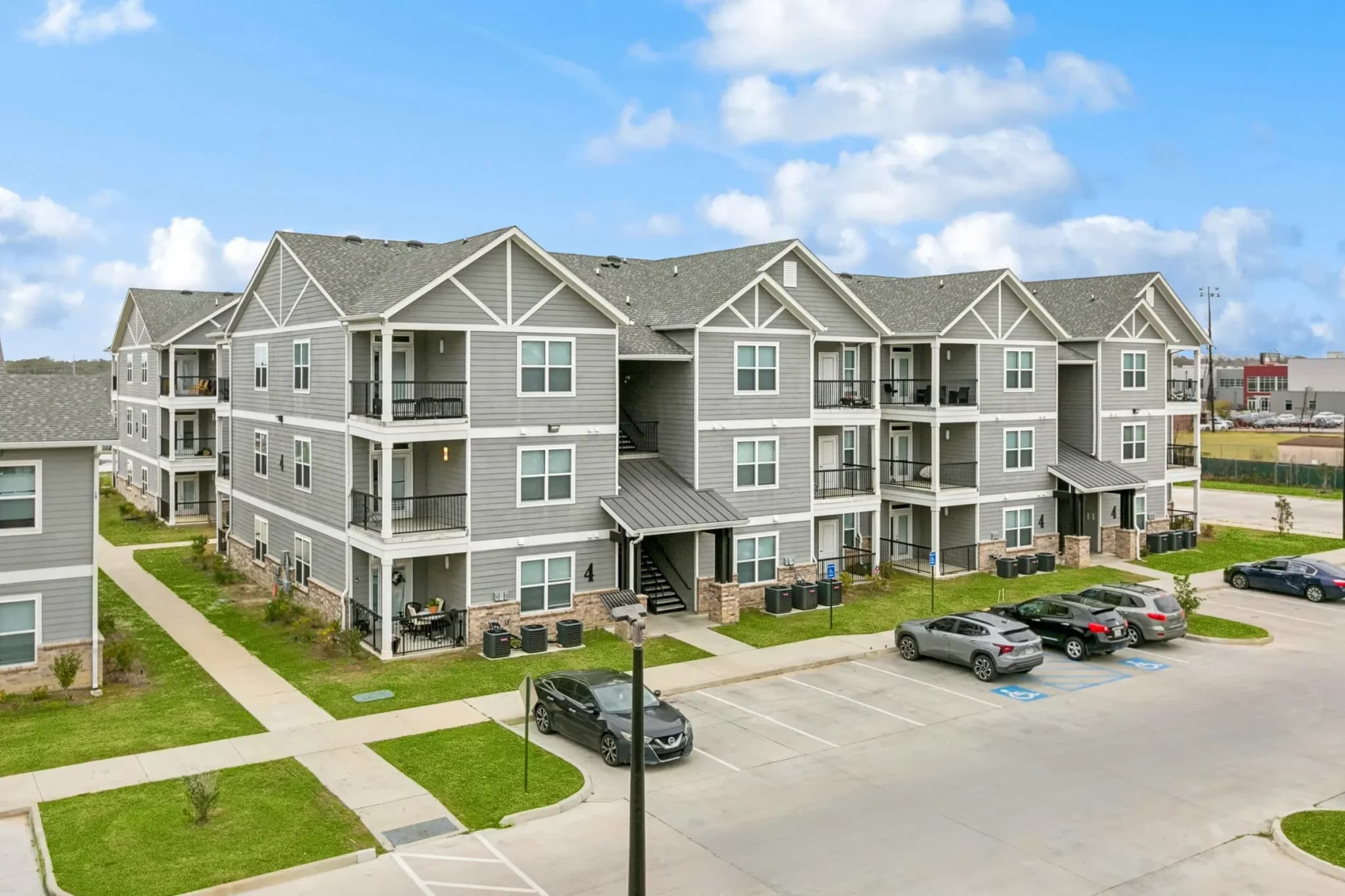 Sherwood Oaks Apartments photo 3